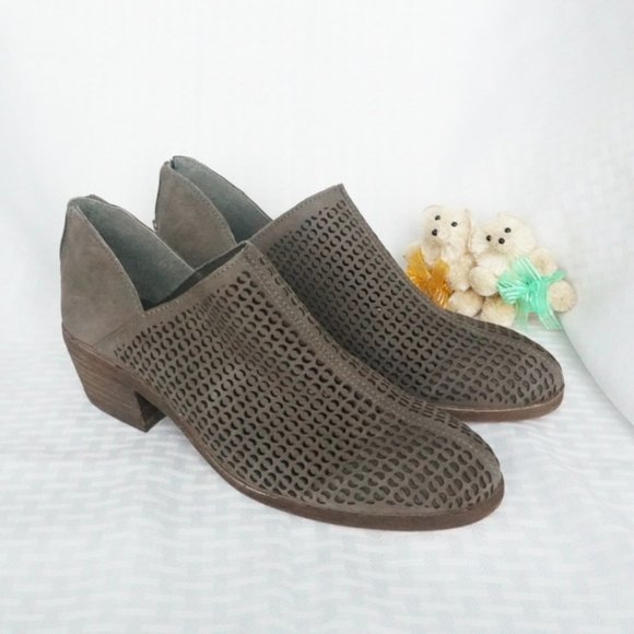 NEW Vince Camuto Perforated Ankle Boot, Bootie, Women Size 7.5 - Picture 1 of 6